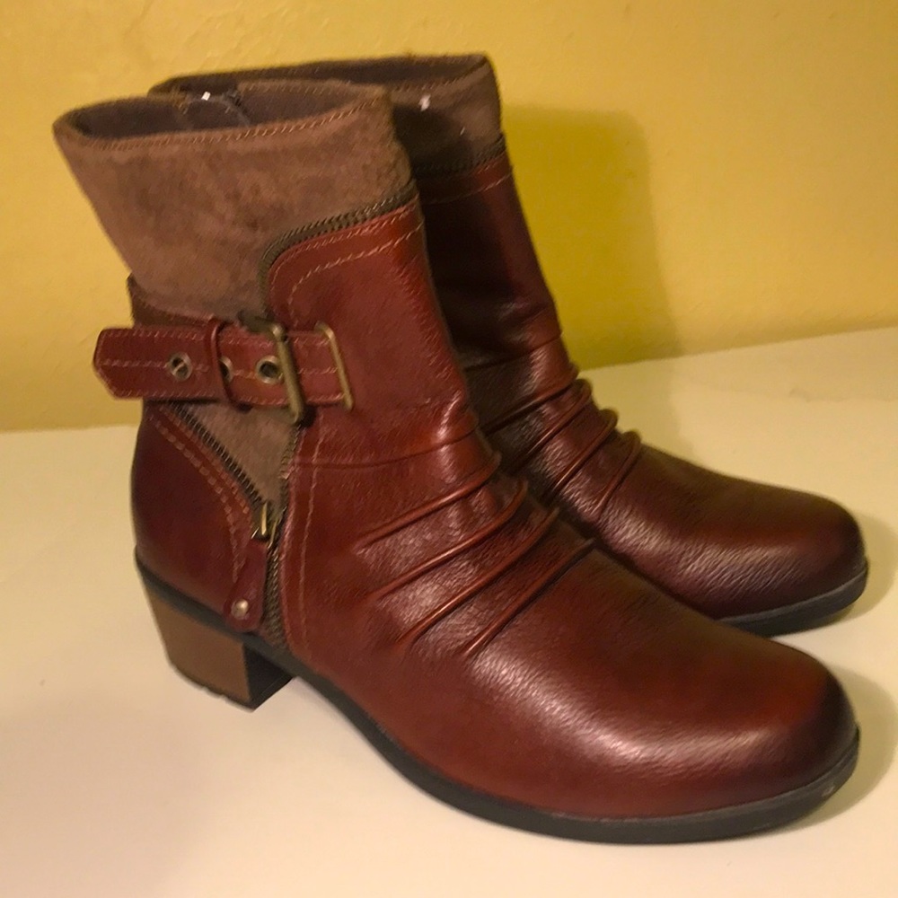 GENTLY WORN EARTH ORIGINS Booties. Sz 10